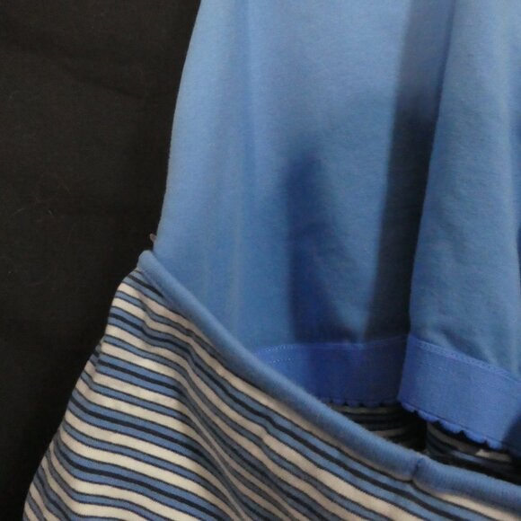 Y2K - GAP - Stretch | medium | Blue and White Striped Halter Top | Open Back - Picture 8 of 11